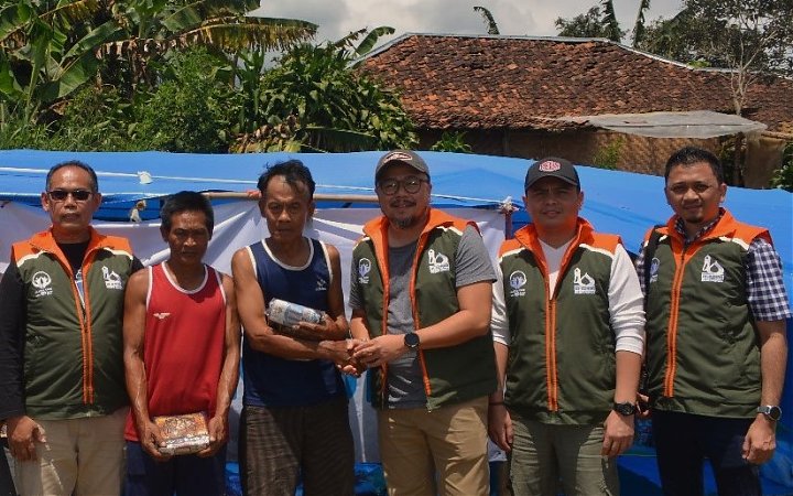 ALAZKA CARE BANTU GEMPA KORBAN CIANJUR II
