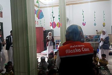 Gelar Aksi Sosial Bedah Kelas dan Bagi - bagi Santunan